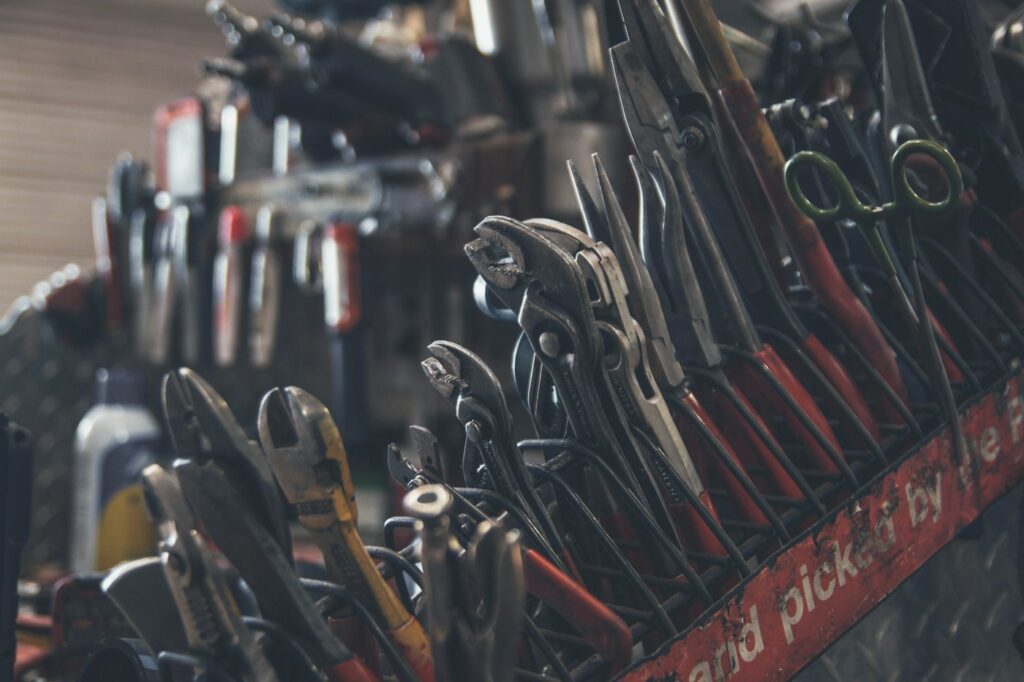 Workshop tools for crane maintenance